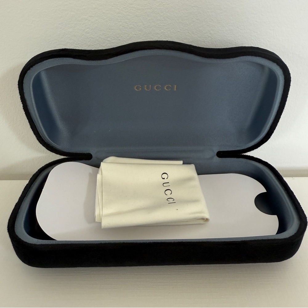 BRAND NEW Gucci Black velvet Eyewear Case with Cloth